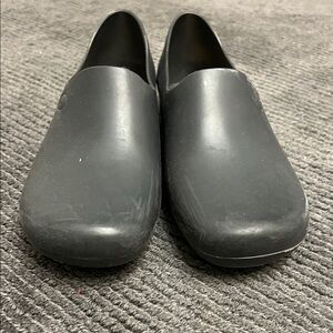 Women’s dark navy clog “stickies”Shoes